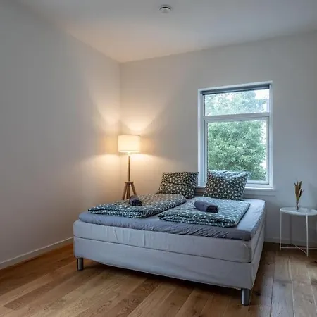 Apartment Stunning 3br Near & Metro