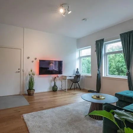 Stunning 3br Near & Metro