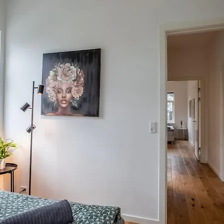 Stunning 3br Near & Metro Copenhagen