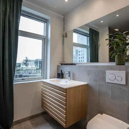 Stunning 3br Near & Metro